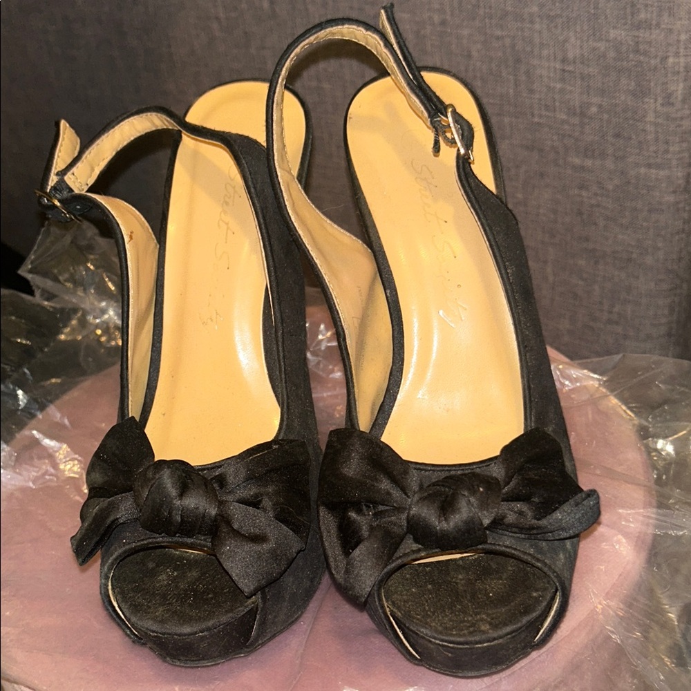 Elegant Black Slingback Heels with Bow